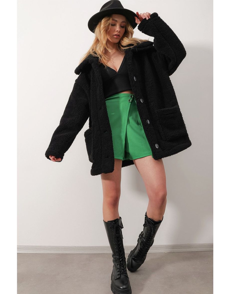 Women's Black Polo Collar Double Pocketed Plush Coat
