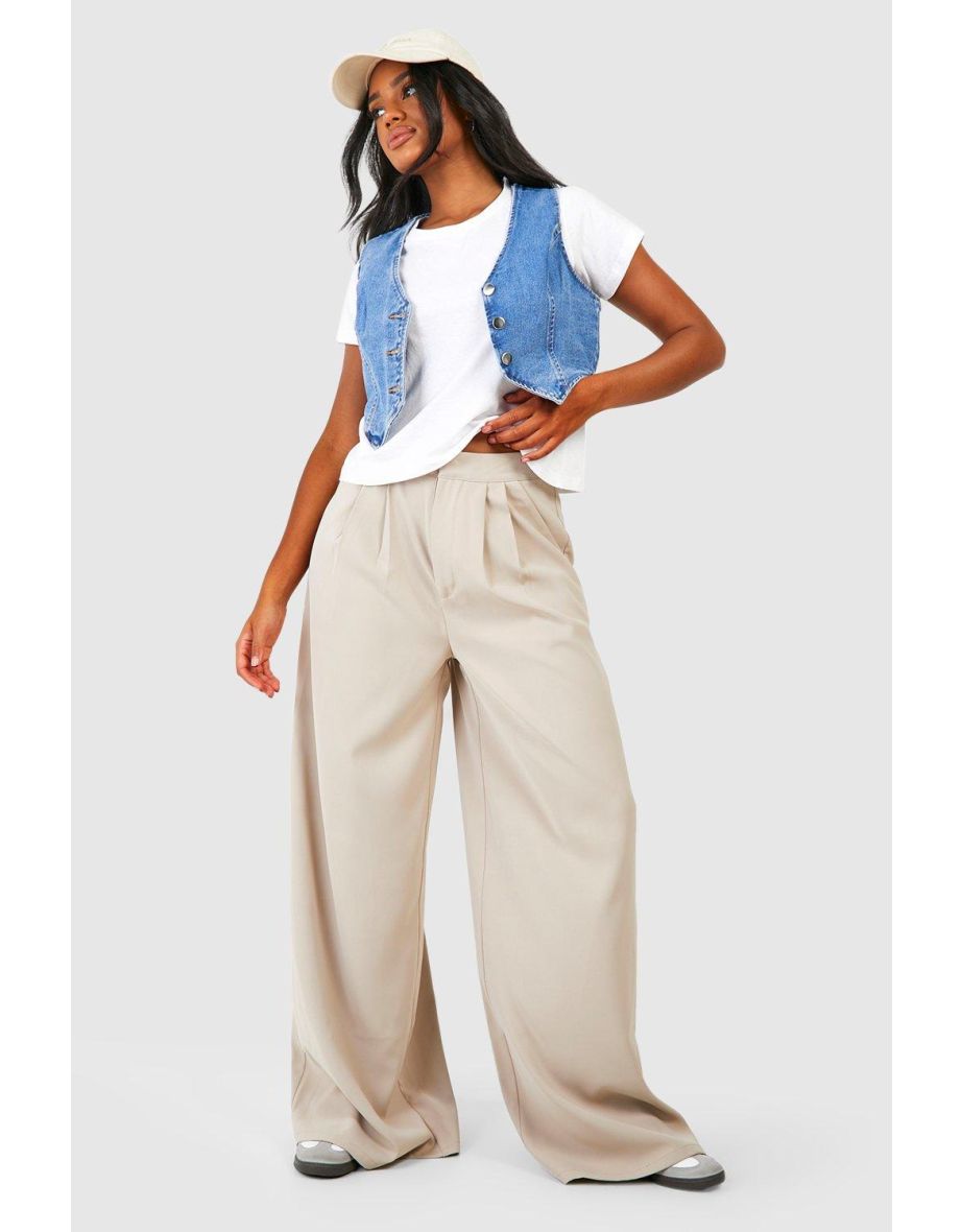 Buy Boohoo Trousers in Saudi, UAE, Kuwait and Qatar