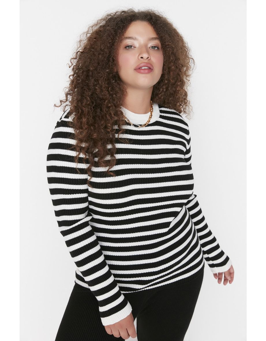 Plus Size Sweater - Black - Regular fit