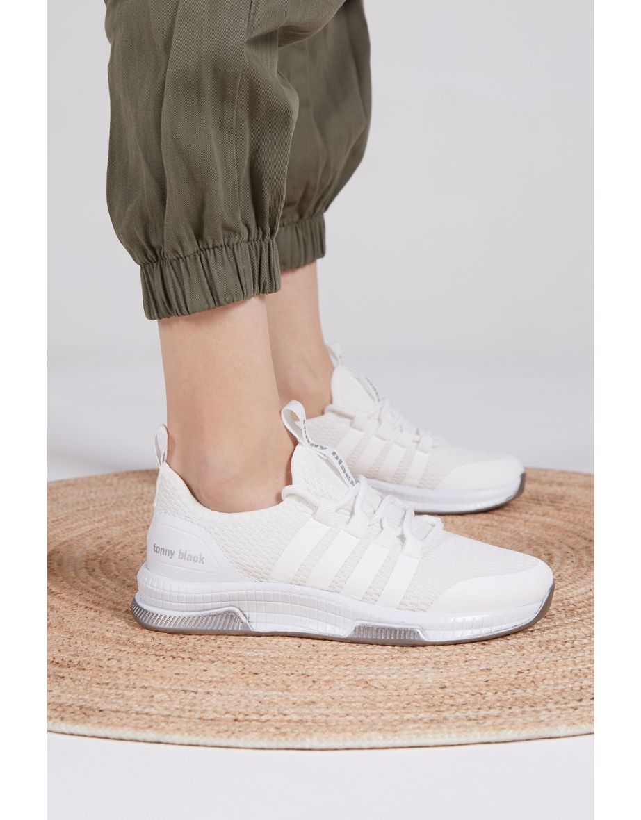 Sneakers - White - Flat