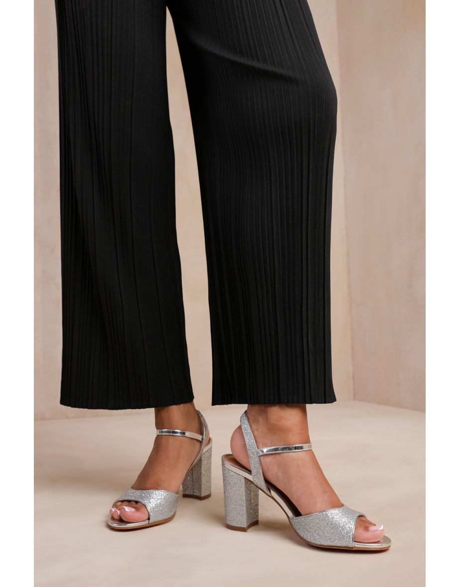 FLORENCE MID HIGH HEELS WITH ANKLE STRAP IN SILVER GLITTER