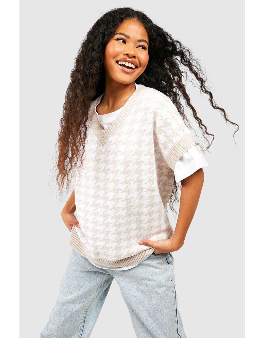 Petite V Neck Dogtooth Knitted Vest - cream