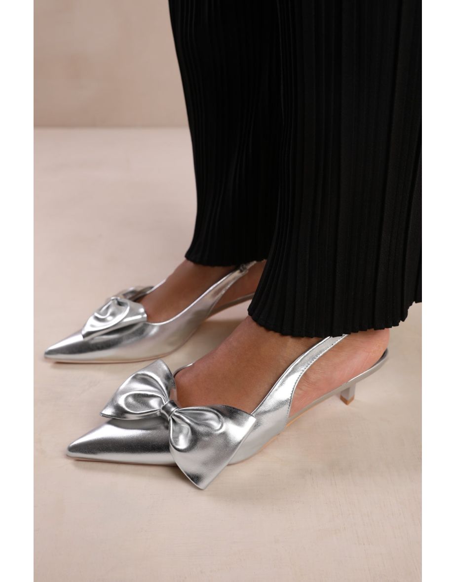 SANTORINI WIDE FIT LOW KITTEN HEELS WITH POINTED TOE AND BOW DETAIL IN SILVER