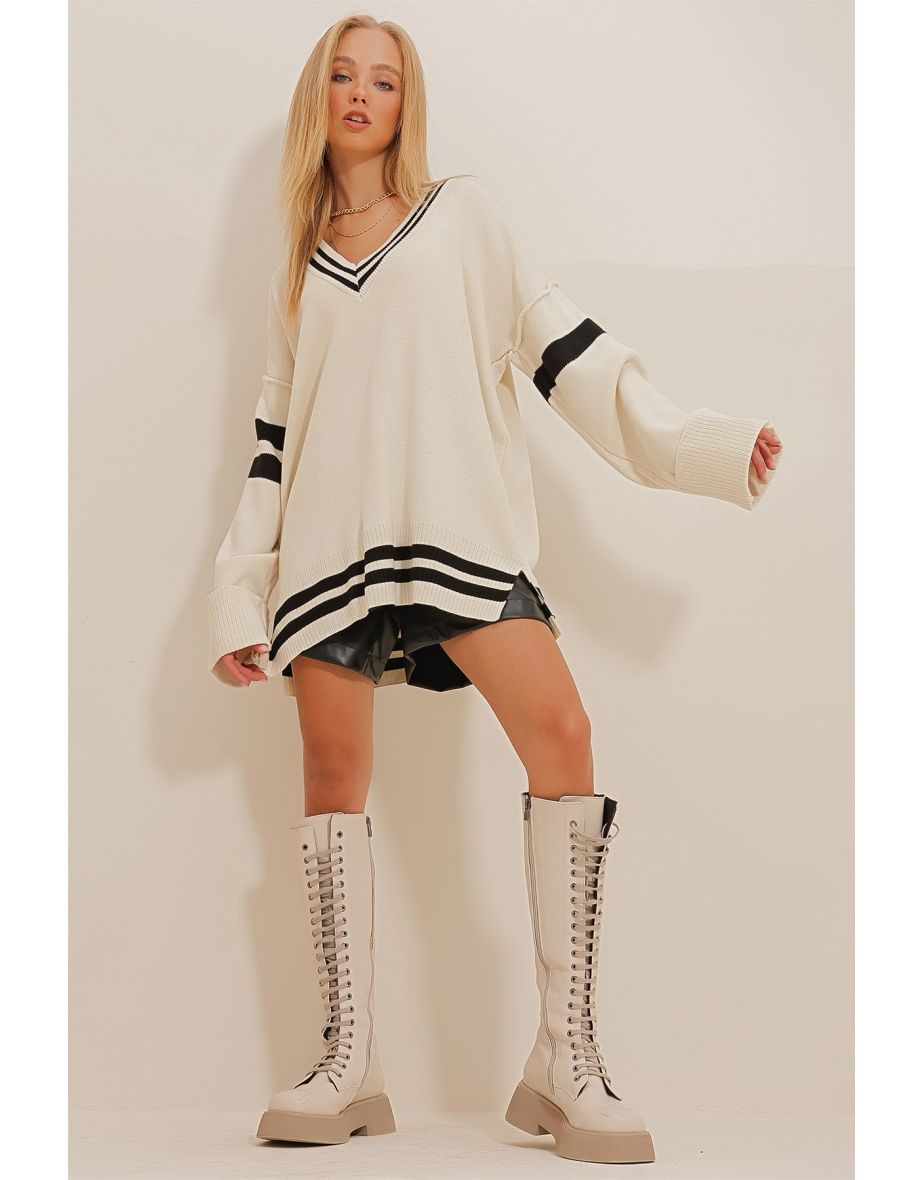 Women's Cream V-Neck Stripe Block Slits in the Sides Oversize Sweater