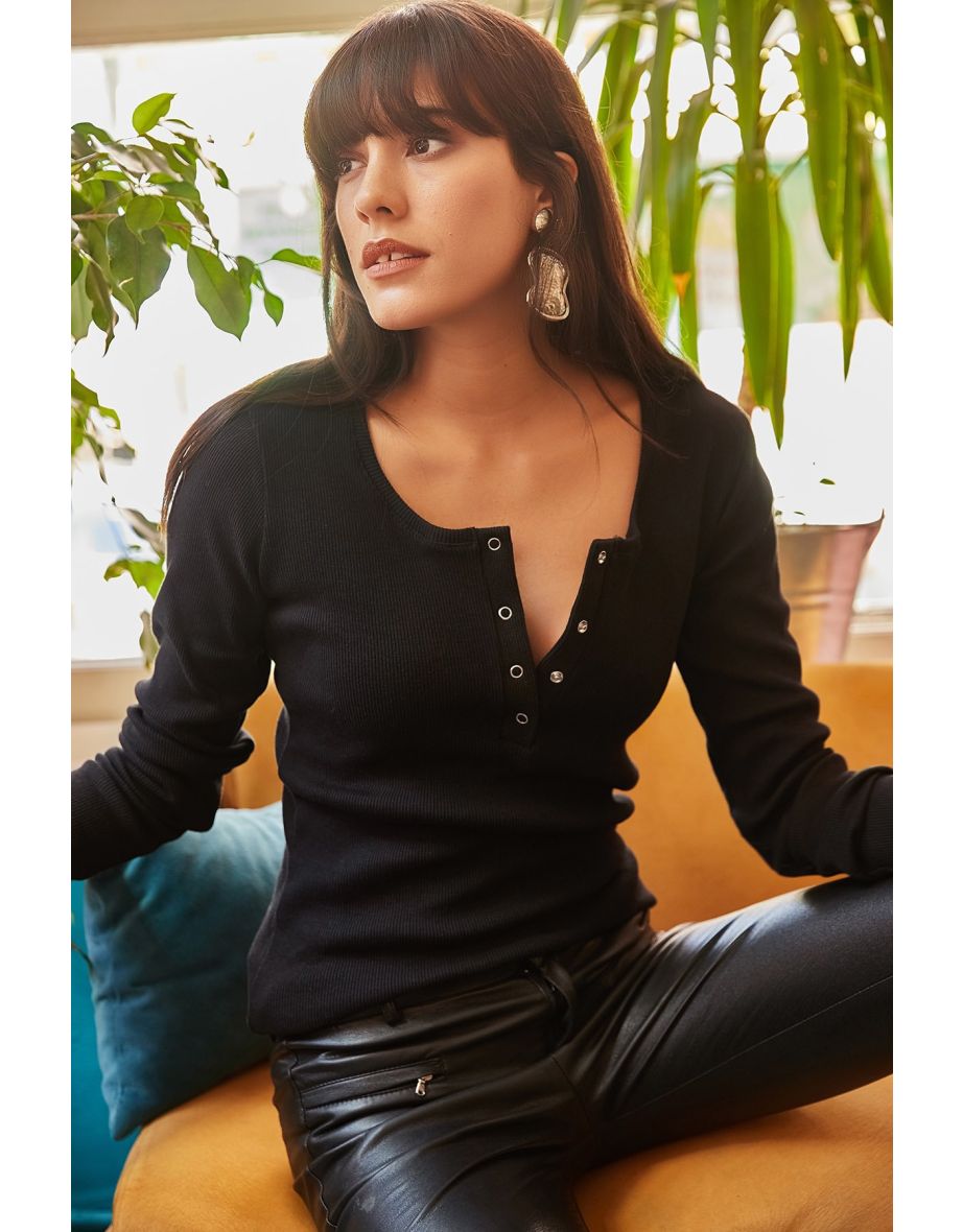 Blouse - Black - Fitted