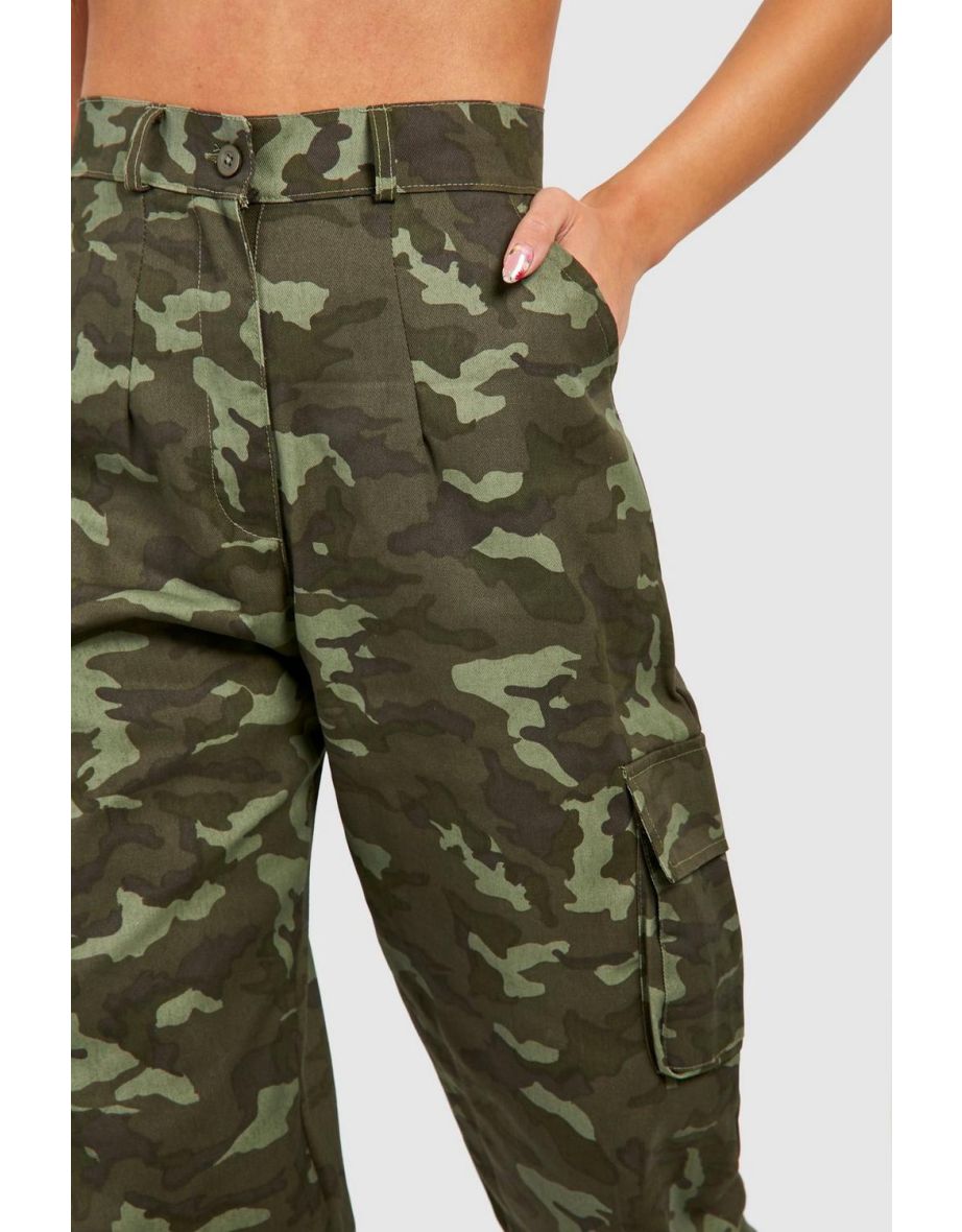 High Waisted Camo Print Cargo Pants - green - 3
