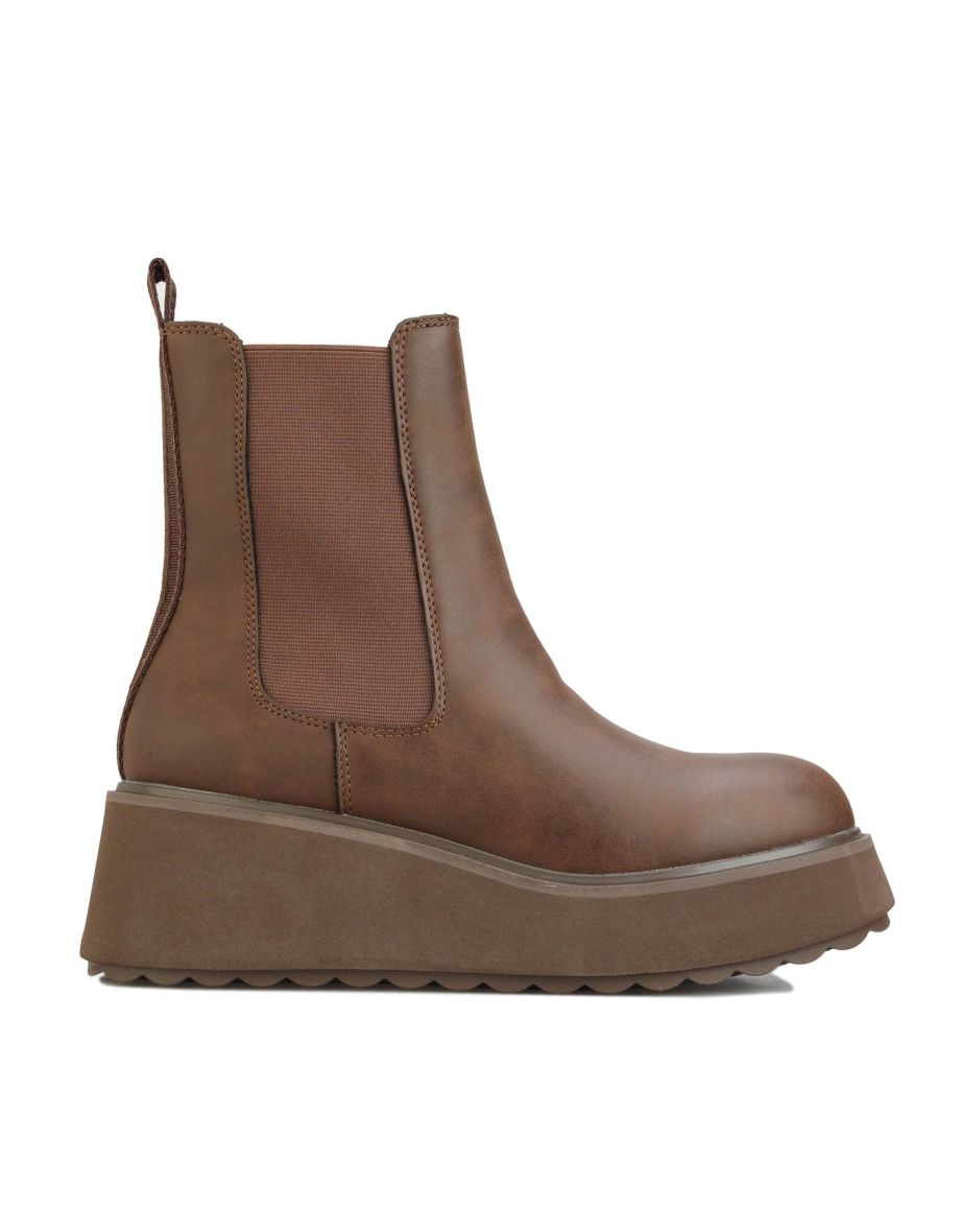 Women's Rocket Dog Heyday Platform Chelsea Boots in Brown