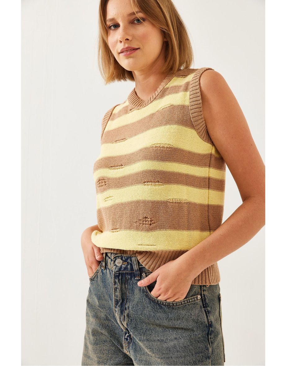 Women's Striped Sweater - 7