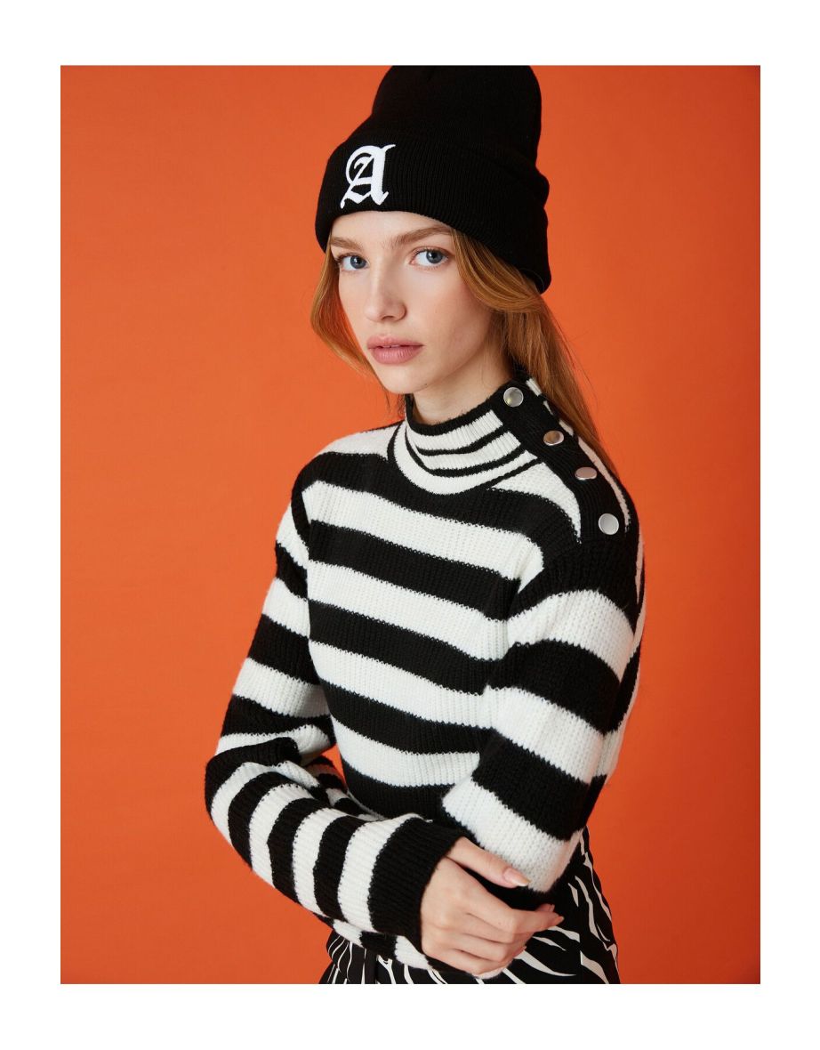 Sweater - Black - Relaxed fit - 4