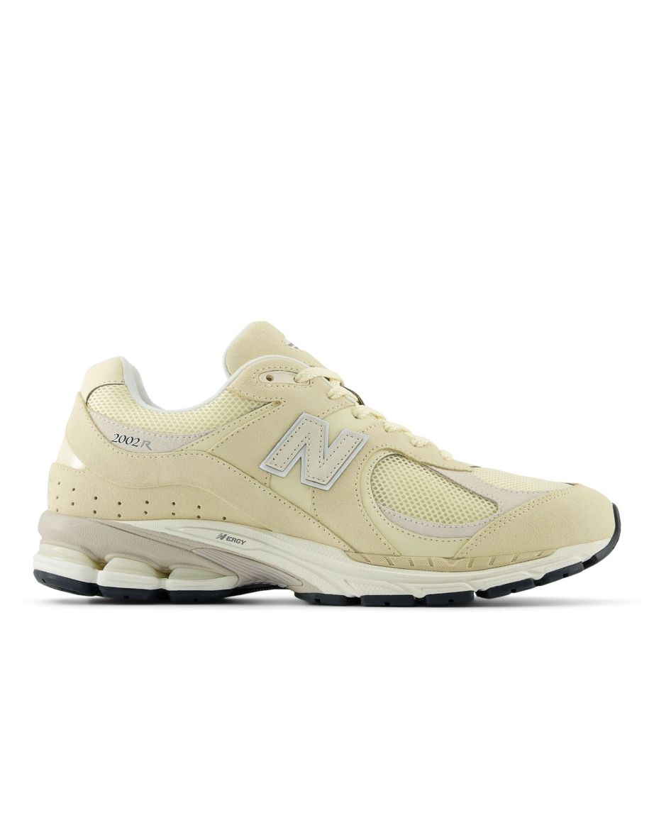 Men's New Balance 2002R Trainers in Cream