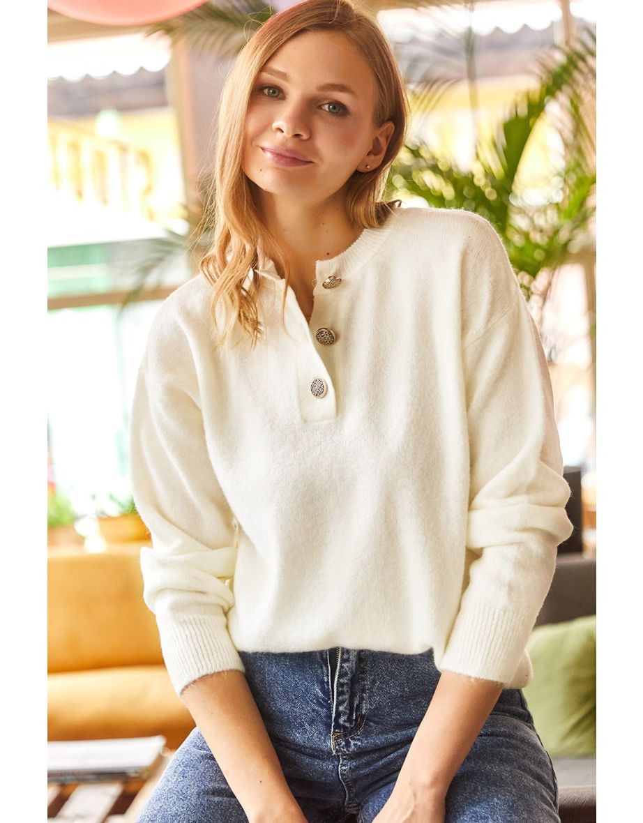 Sweater with 3 buttons hotsell
