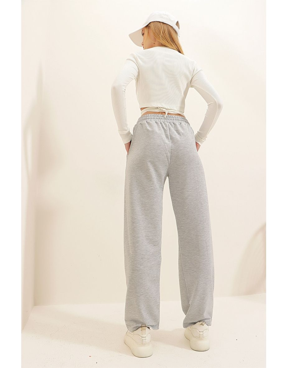 Sweatpants - Gray - Relaxed - 6