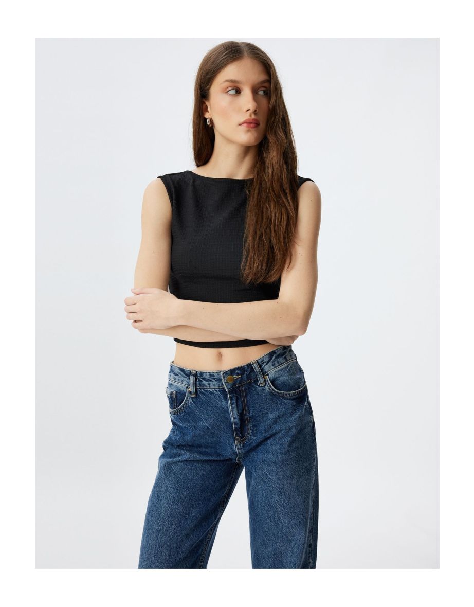 Textured Back Cleavage Detail Sleeveless Crop Top