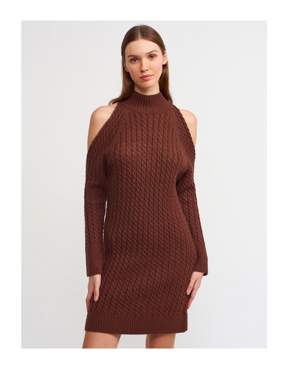 Open shoulder clearance turtleneck