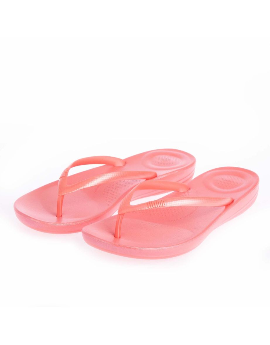 Women's Fit Flop iQushion Pearlised Ergonomic Flip-Flops in Pink