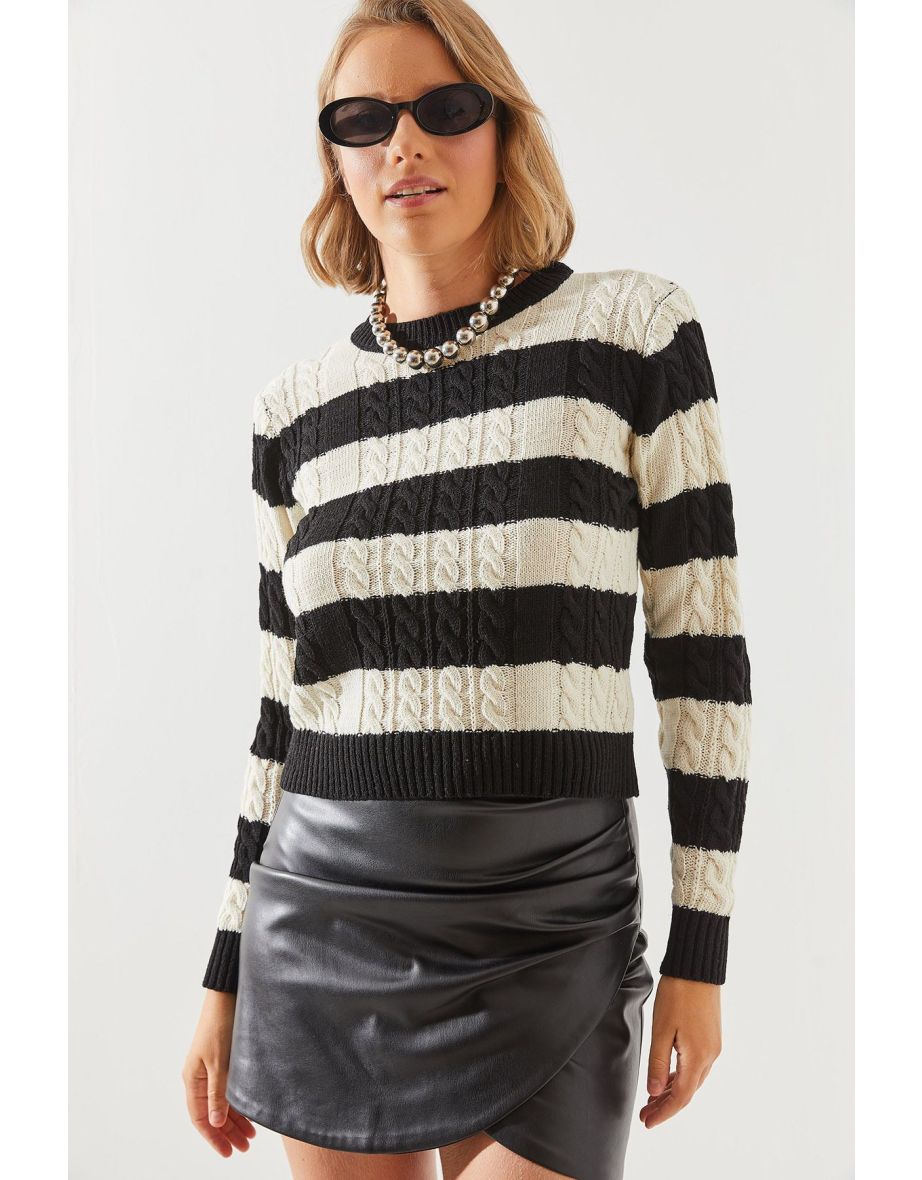 Women's Striped Crew Neck Sweater - 5