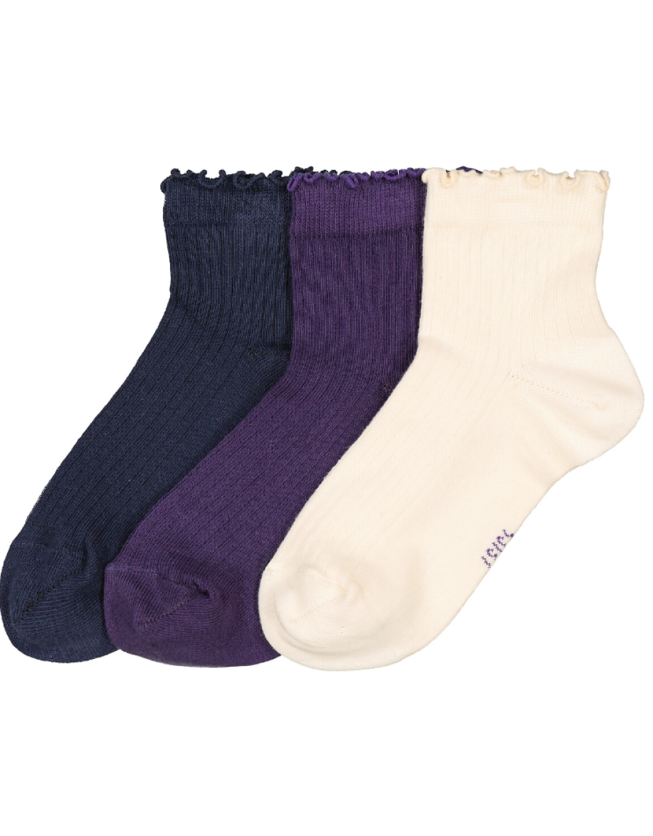 Pack of 3 Pairs of Trainer Socks in Cotton Mix with Ruffle Edging