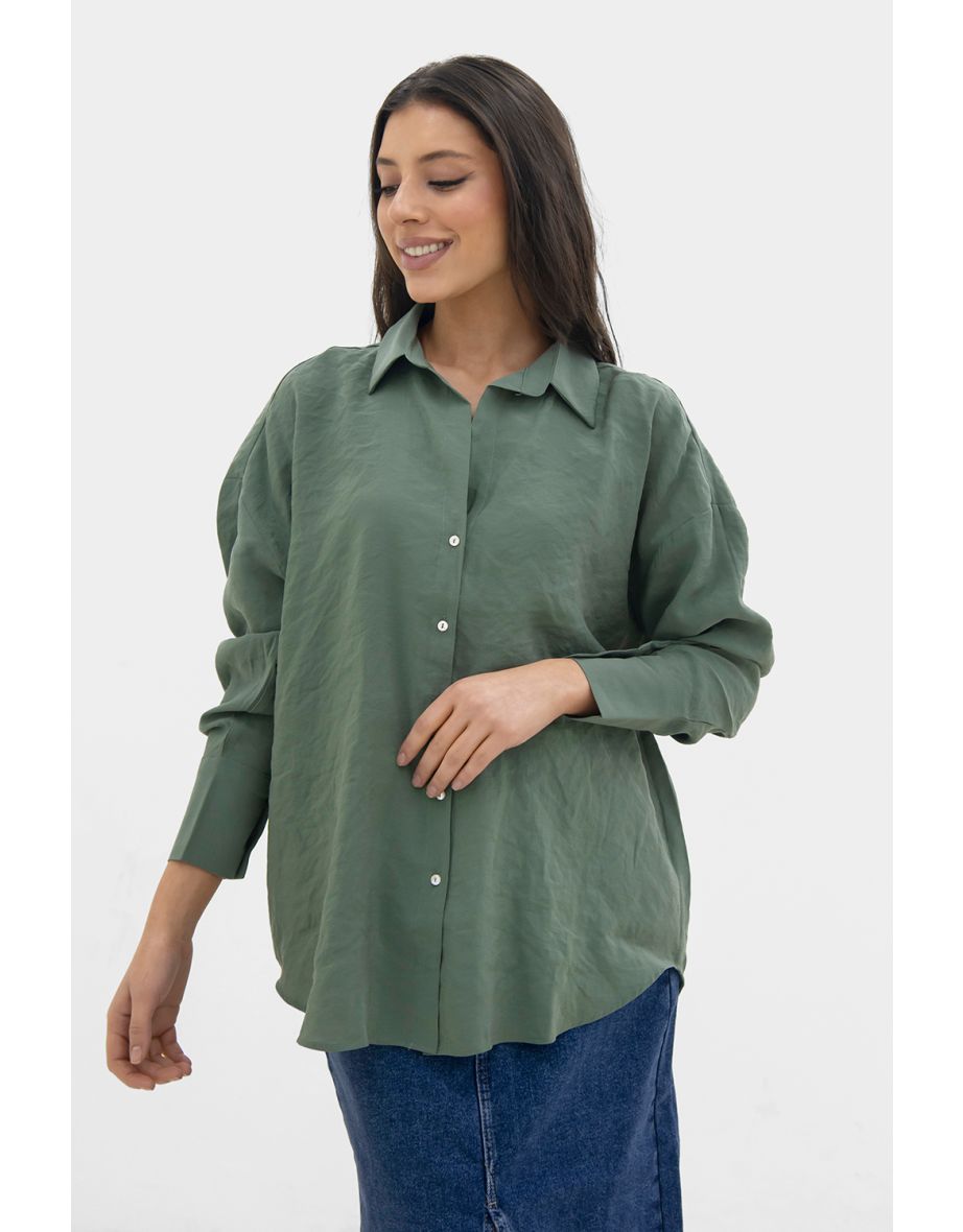 Loose green shirt with long sleeve