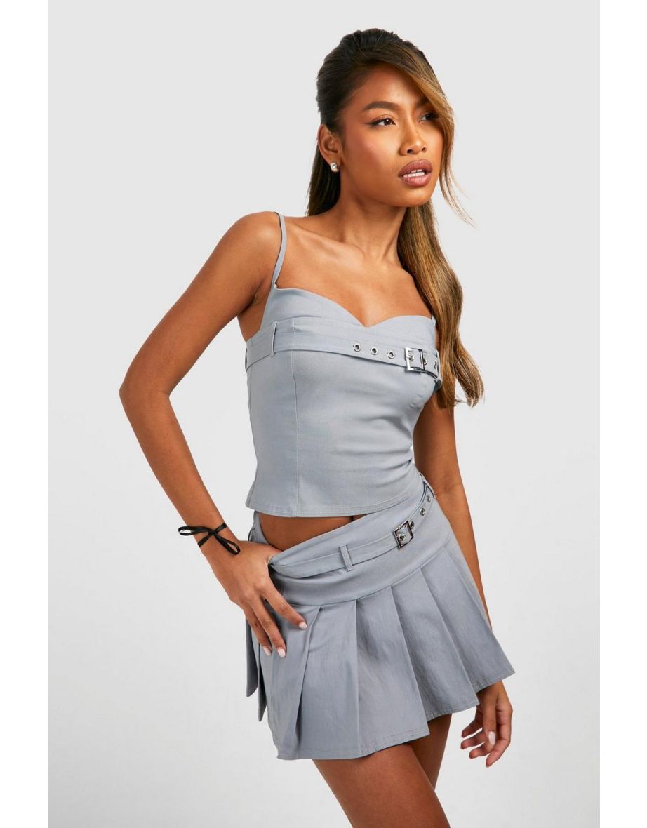 Pleated mini skirt buckle best sale