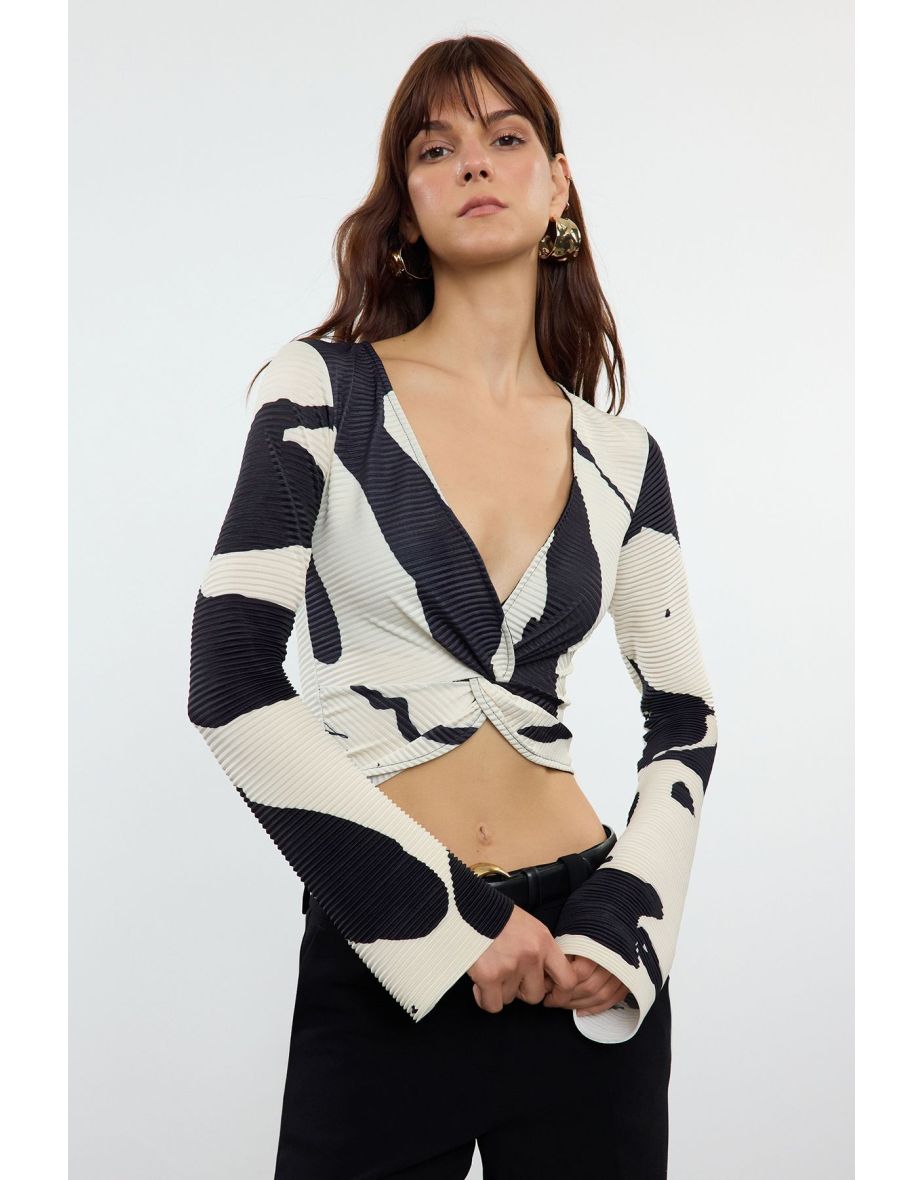 Abstract Patterned Pleated Knot Detailed Crop/Short Spanish Sleeve Top - 4
