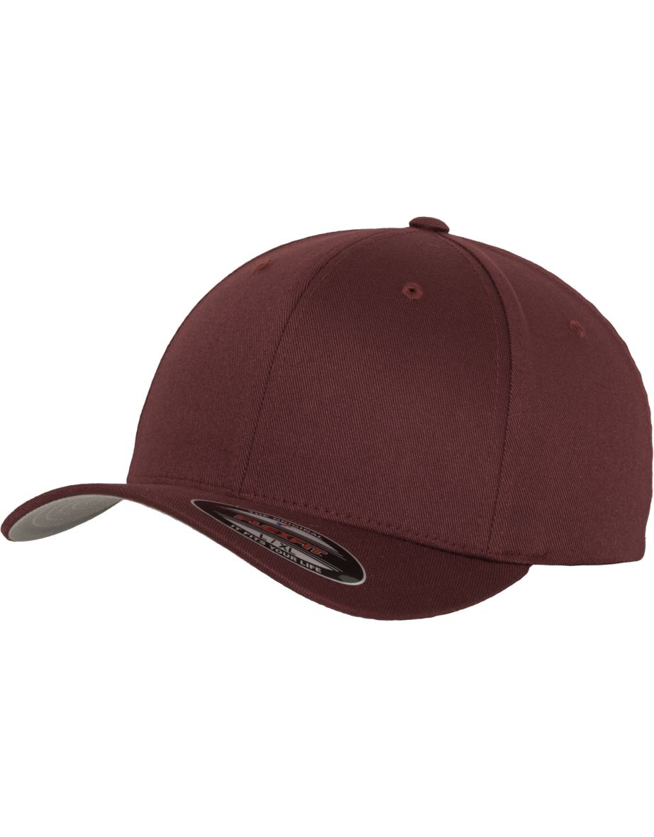 Yupoong Mens Flexfit Fitted Baseball Cap - Maroon