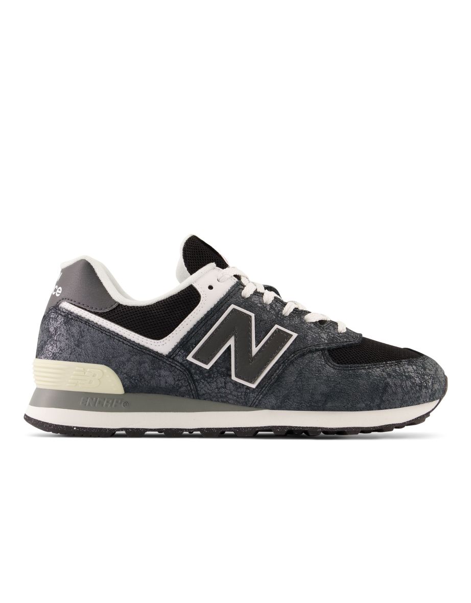 Shop Men s New Balance 574v2 Trainers in Black Online in Bahrain VogaCloset