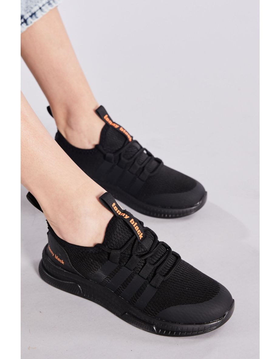 Sneakers - Black - Flat - 4