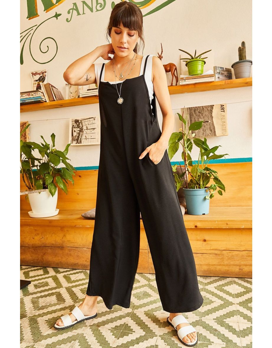 Jumpsuit - Black - Relaxed fit