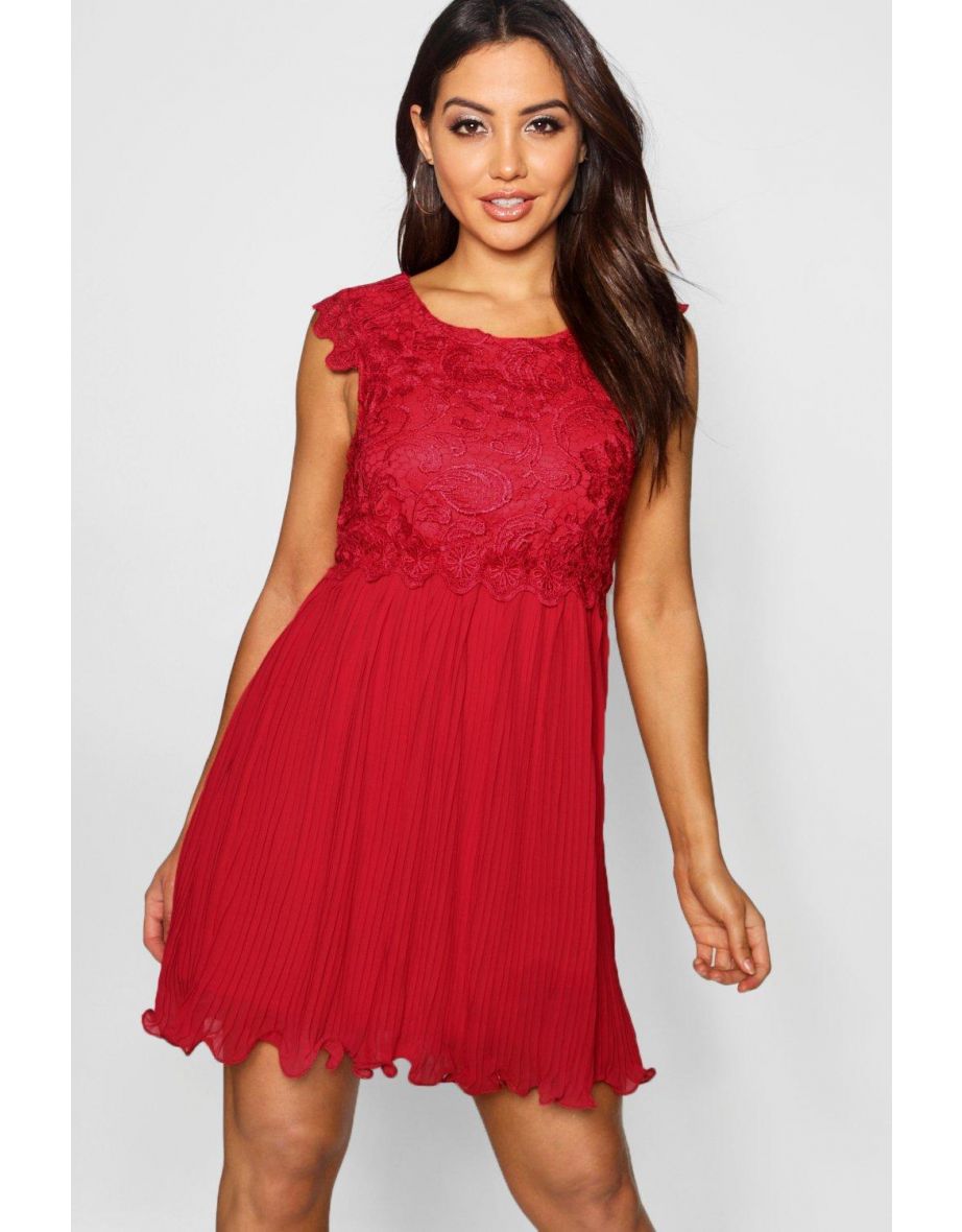 فستان بدانتيل بتصميم كسرات - أحمر