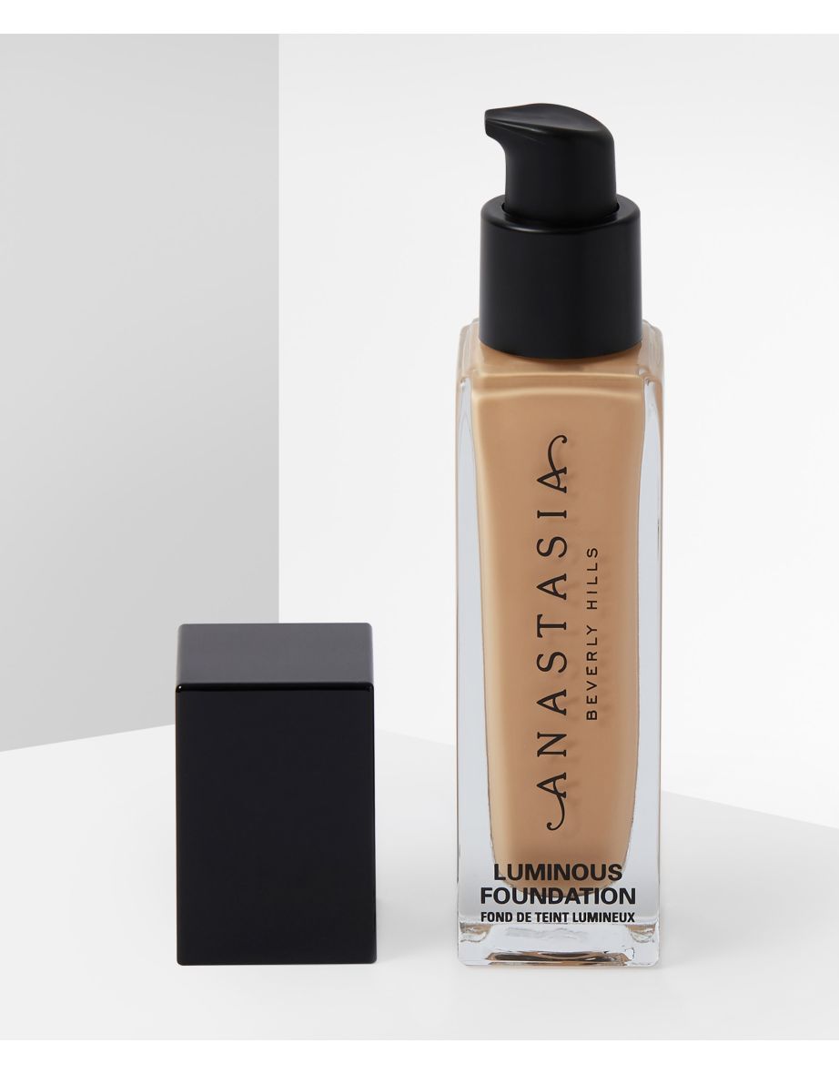 Luminous Foundation by Anastasia Beverly- 250C