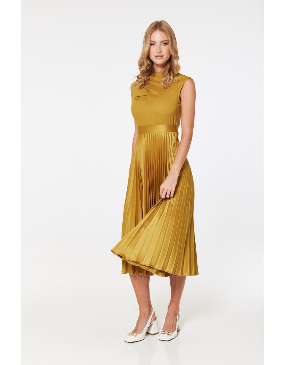 Shop Closet London Pleated Dress Online in United Arab Emirates VogaCloset