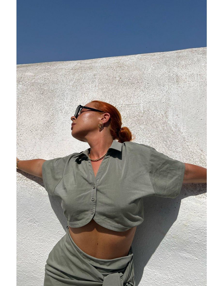 Miss Joslin Boxy Ruched Cropped Shirt