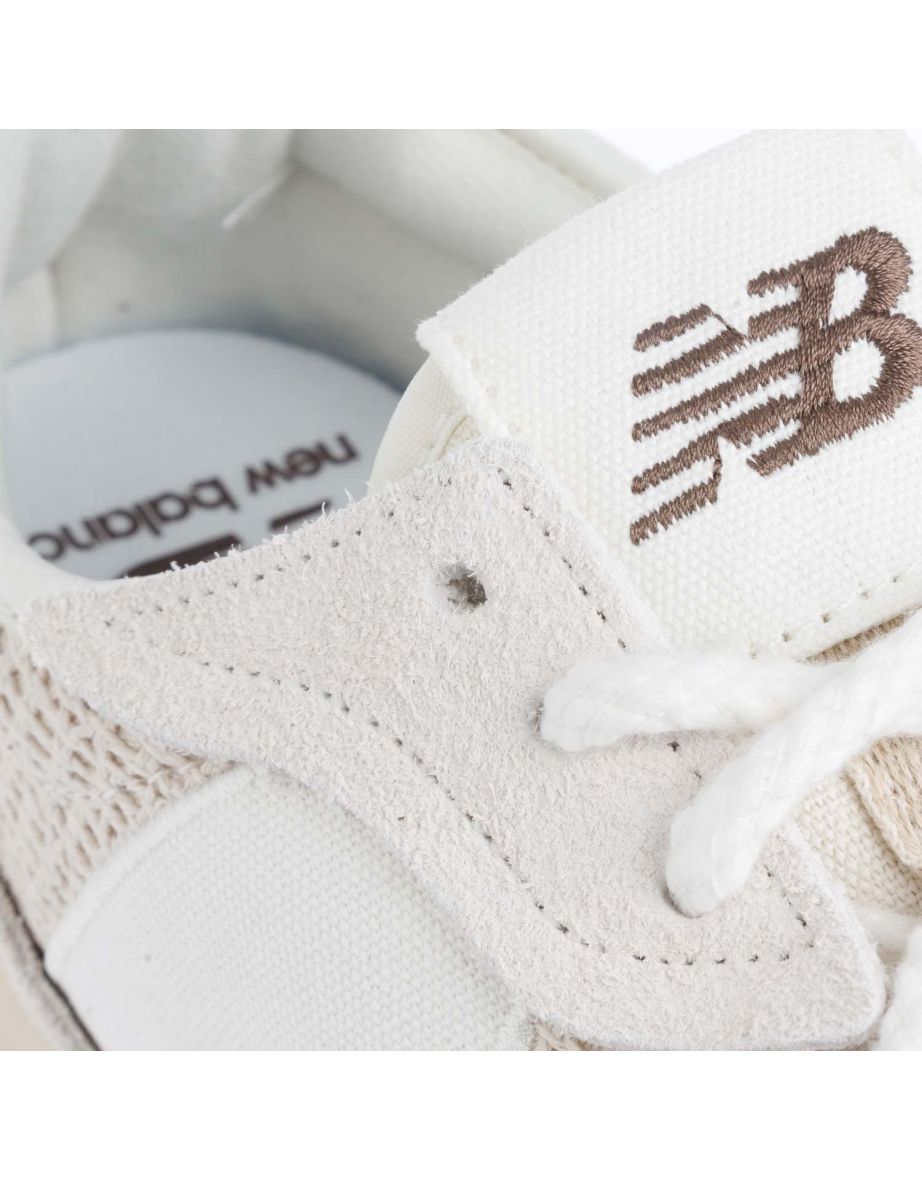 Men's New Balance 327 Trainers in White - 4