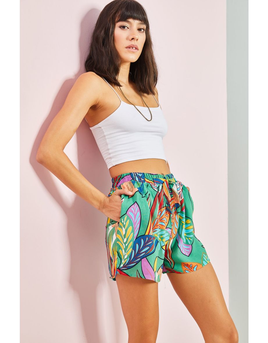 Women's Viscose Shorts with Elastic Waist and Pockets.