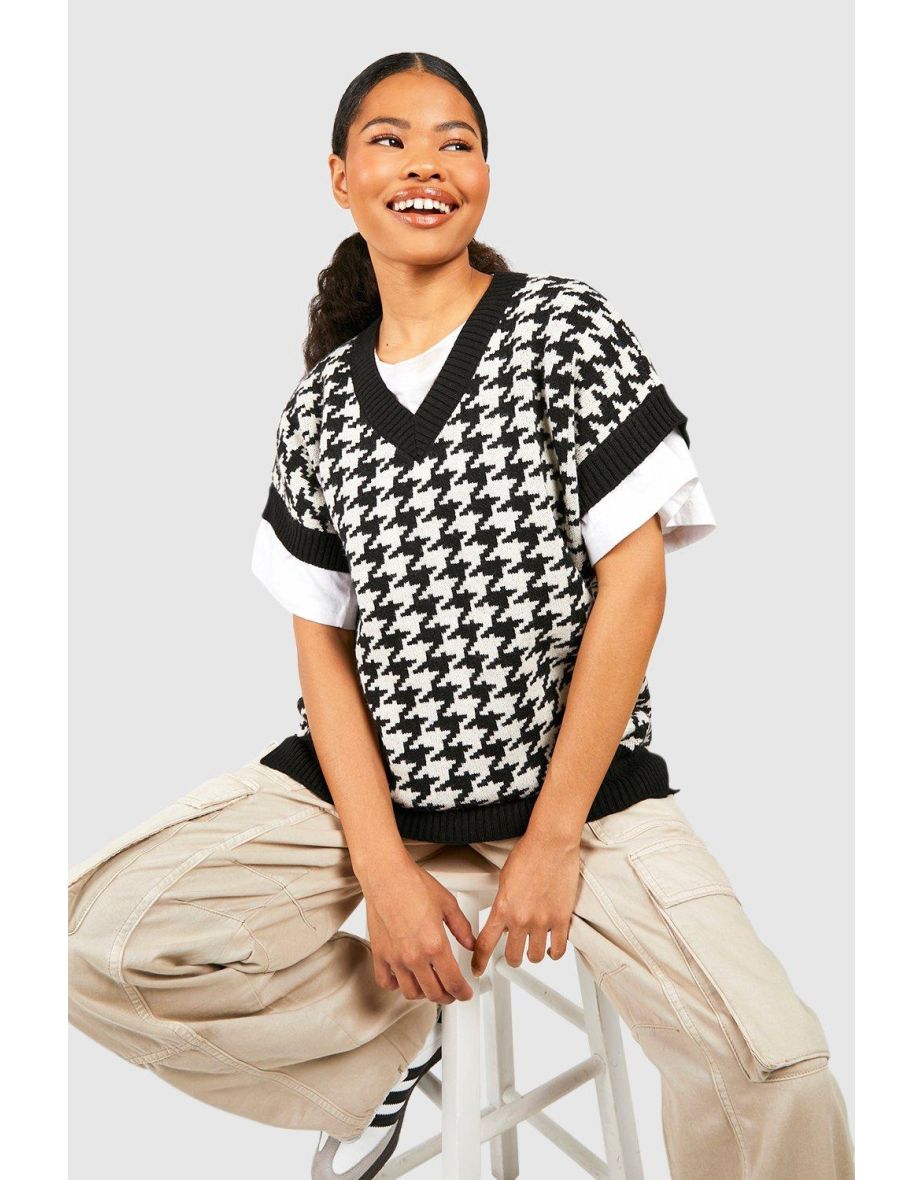 Petite V Neck Dogtooth Knitted Vest - black