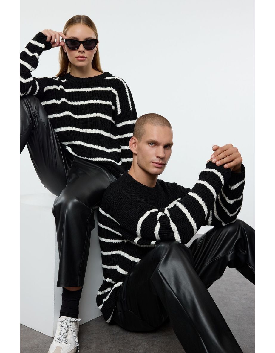 Sweater - Black - Oversize