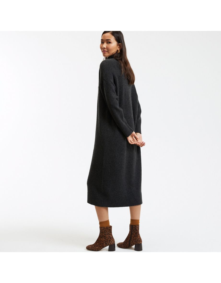 Midaxi Shift Dress with Long Sleeves - 3