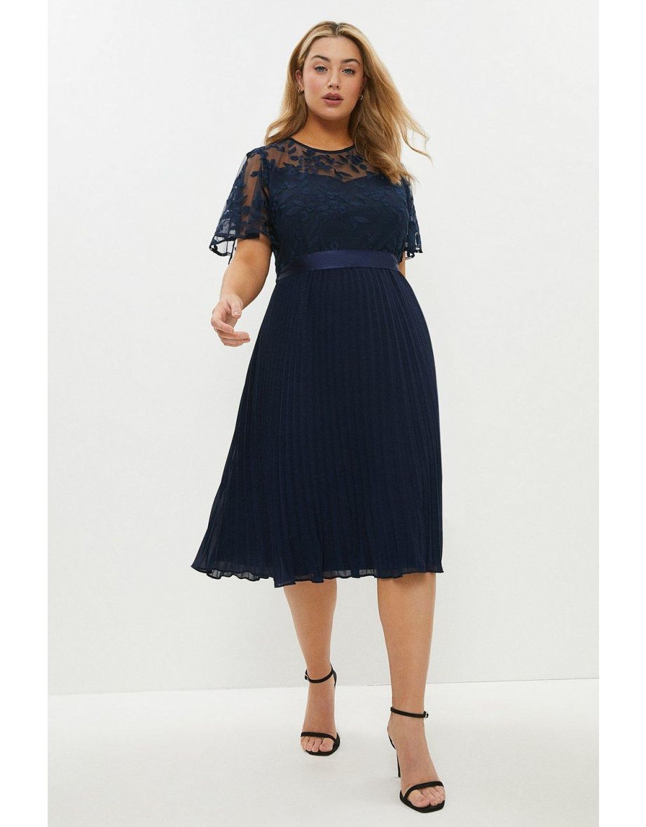 Curve Flare Sleeve Embroidered Dress