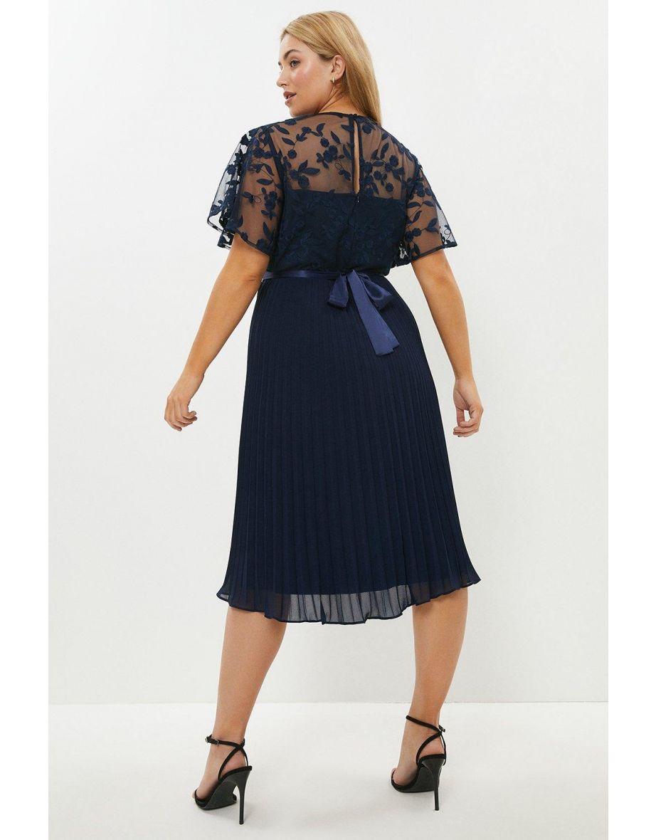 Curve Flare Sleeve Embroidered Dress - 2