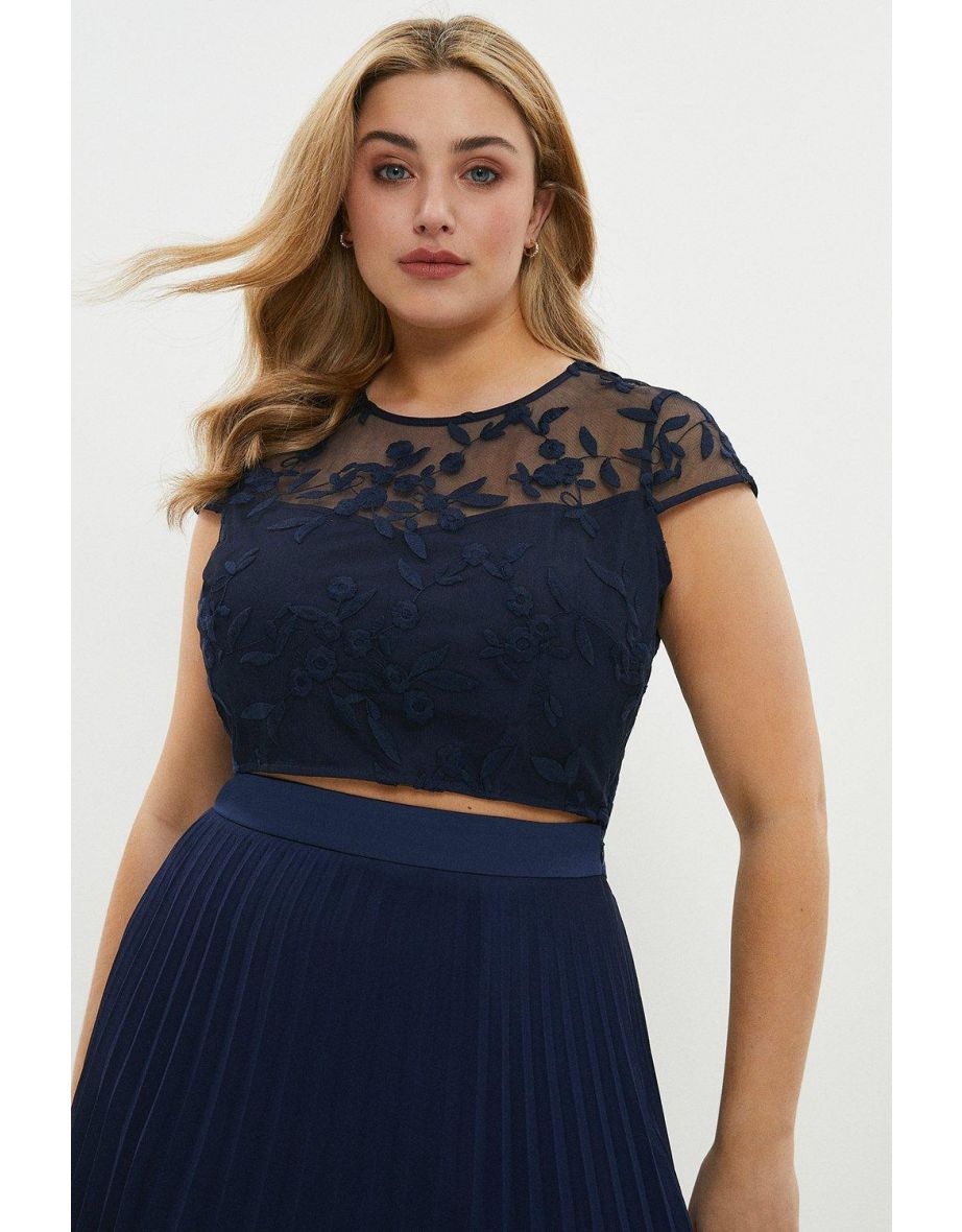 Curve Embroidered Cap Sleeve Top
