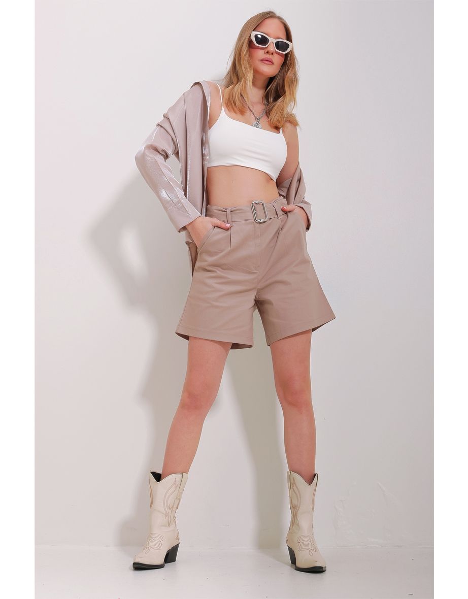 Women's Beige Double Pocket Waist Belted Gabardine Shorts