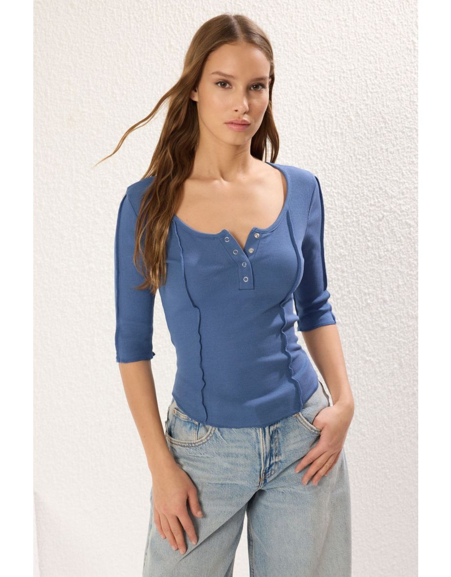 Indigo Fitted/Body-Sit Pool Collar Snap Button Elastic Ribbed Knit Blouse