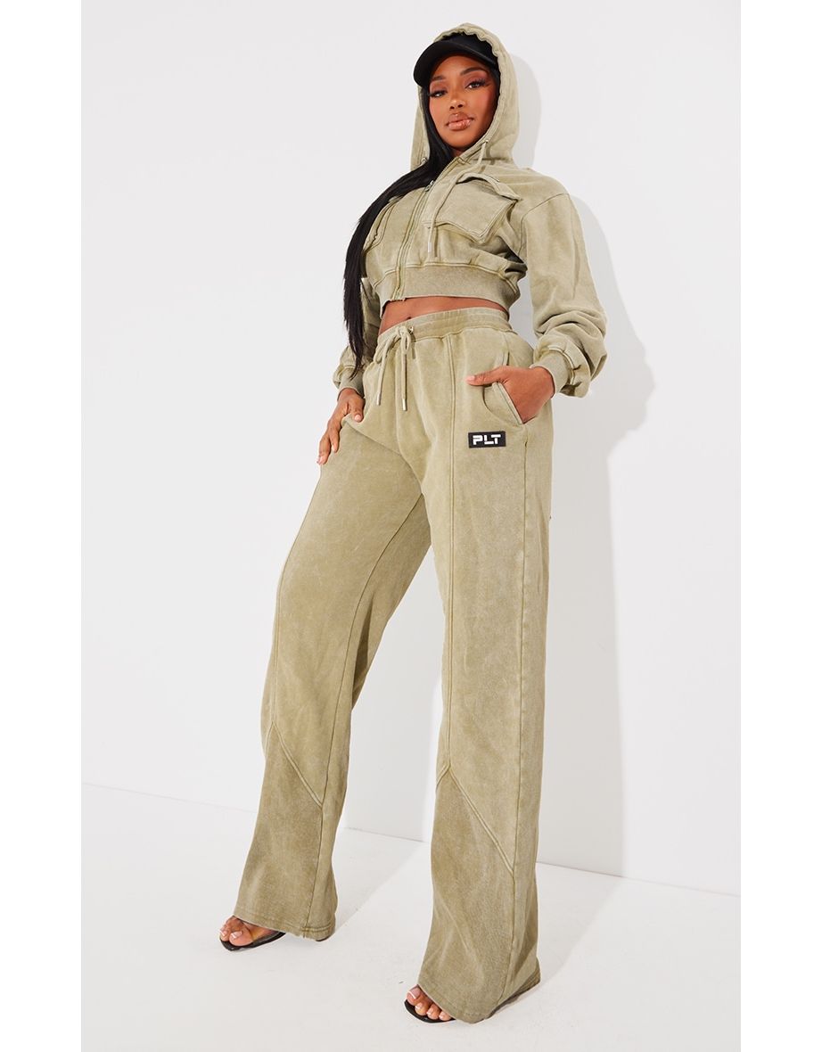 PRETTYLITTLETHING - plt sweatpants on Designer Wardrobe