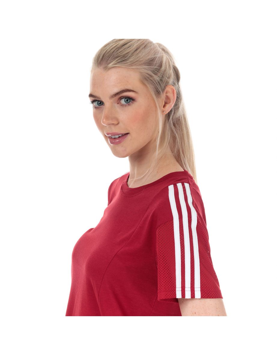 adidas shirt stripes on sleeves