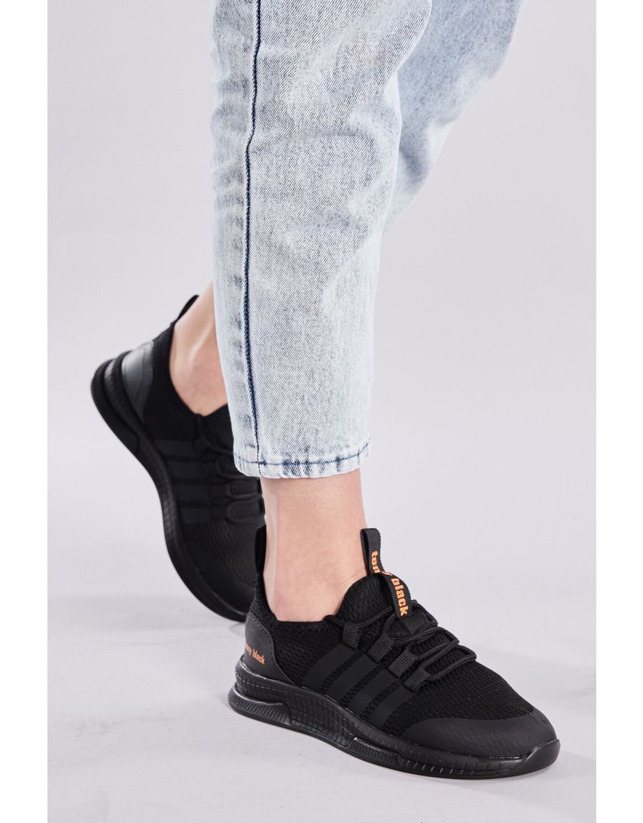 Sneakers - Black - Flat
