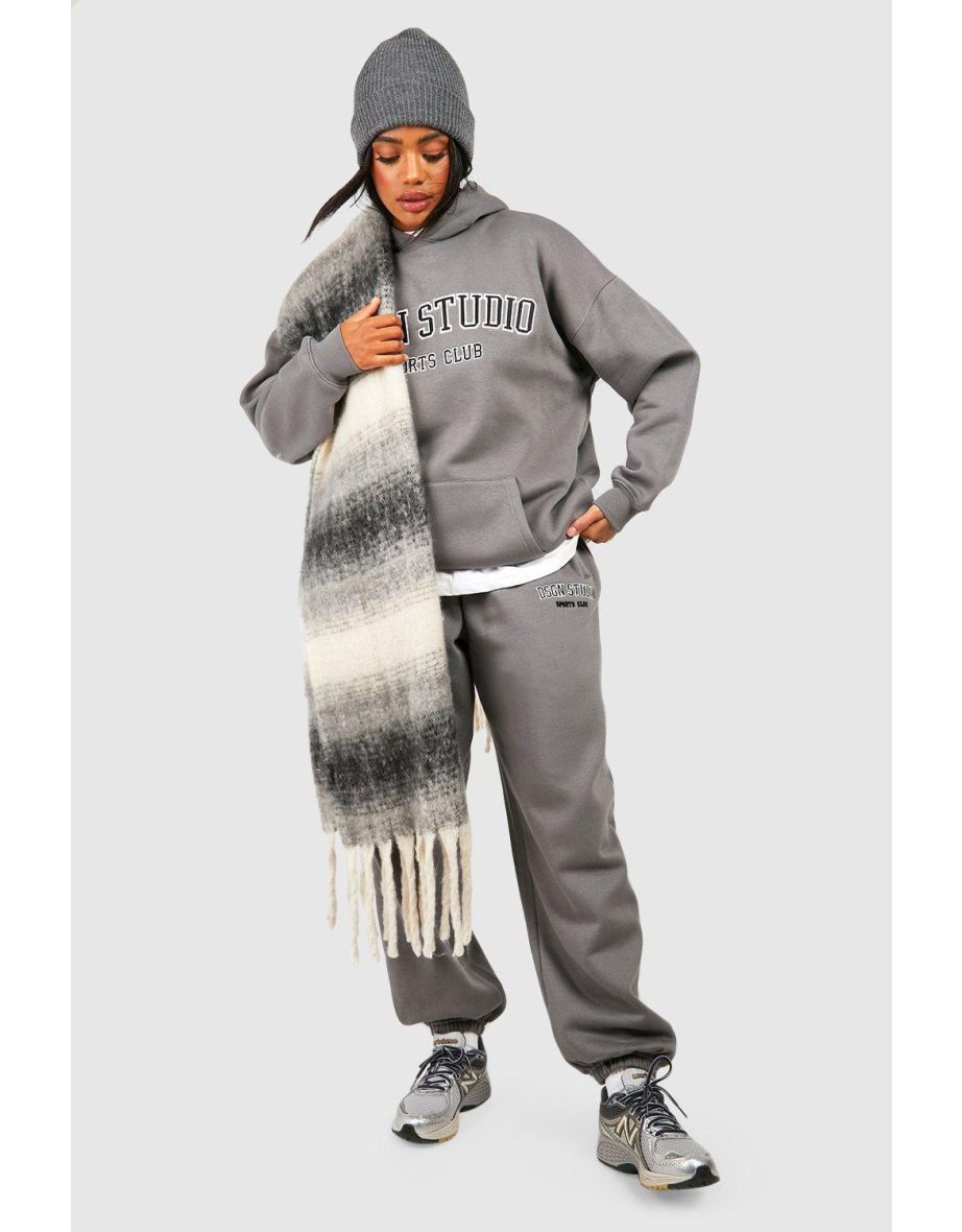 Shop Dsgn Studio Applique Oversized Jogger light grey Online in Qatar VogaCloset