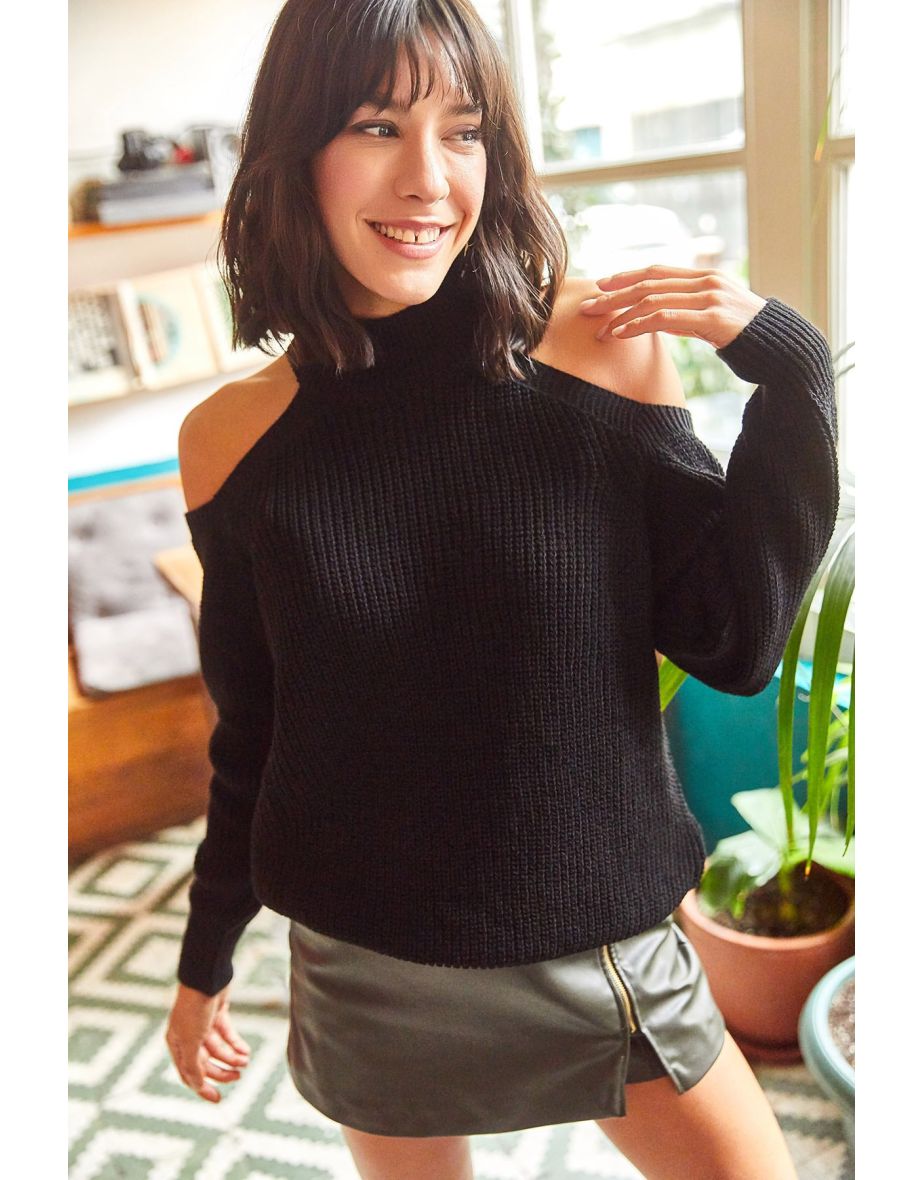 Half shoulder sweater hotsell