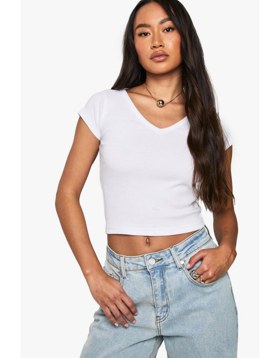 Boohoo Basics V Neck Fitted Crop Top - white