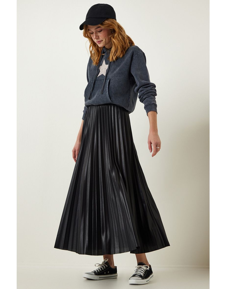 Women's Black Shiny Finish Pleated Knitted Skirt