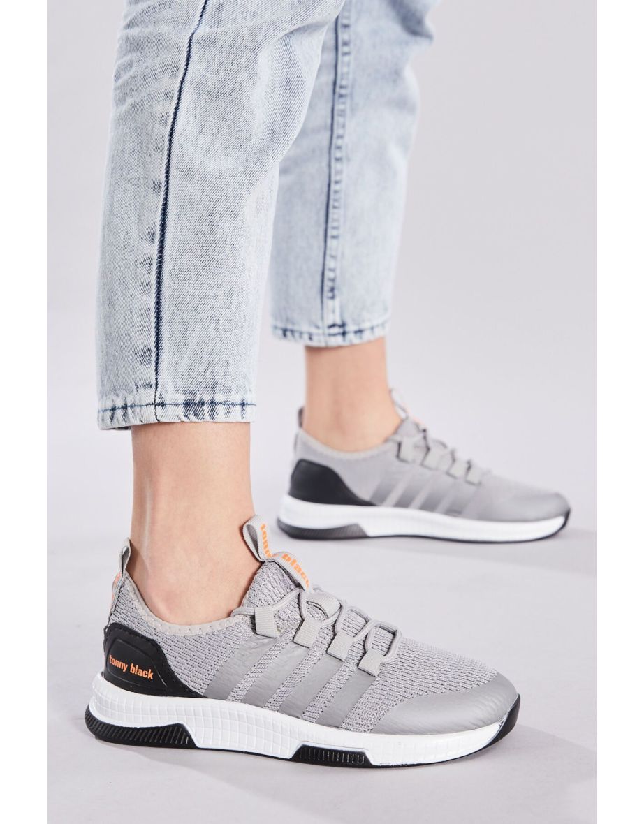 Sneakers - Gray - Flat - 4